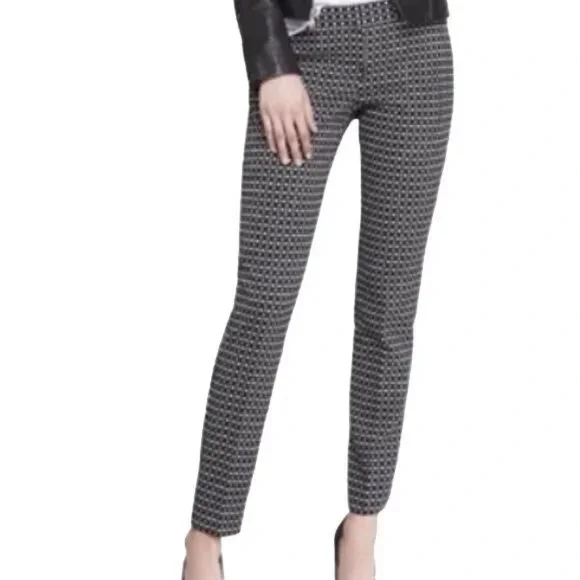 FULL OUTFIT -- Pants with Sleeveless Top and Earrings - Picture 8 of 14